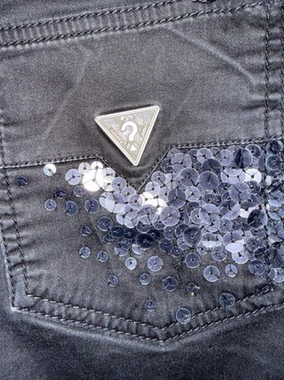 Falda vaquera Guess negra con lentejuelas
