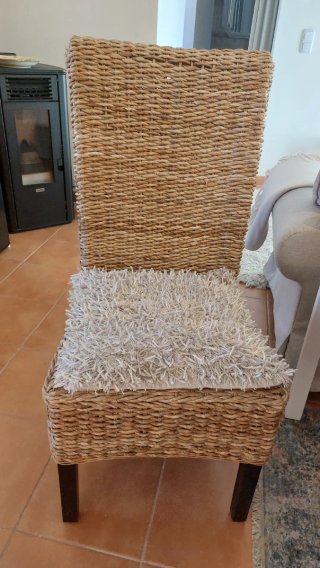 3 Sillas de mimbre y madera