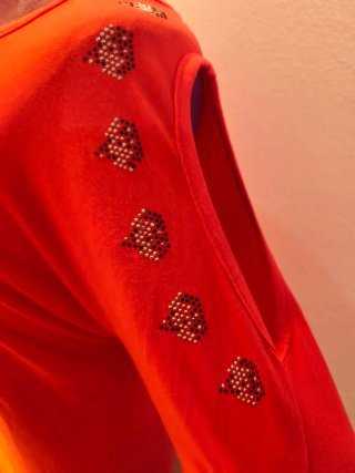 Camiseta coral con pedrería talla XL