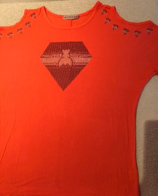 Camiseta coral con pedrería talla XL