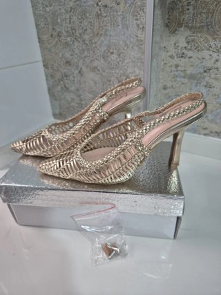 Tacones dorados talla 36
