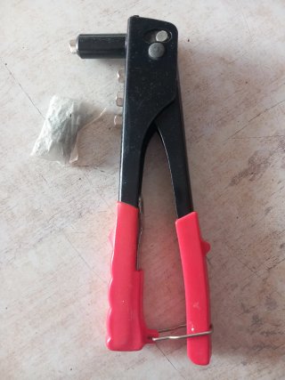 Remachadora manual