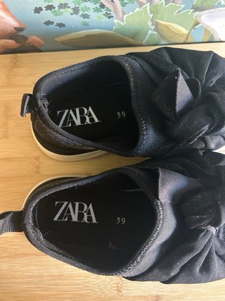 Zapatillas elásticas ZARA lazo negras