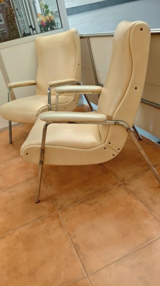 Sillón vintage beige y plateado