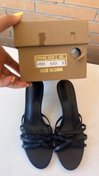 Tacones negros con lazo