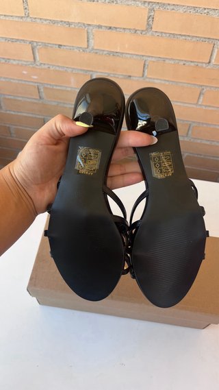 Tacones negros con lazo