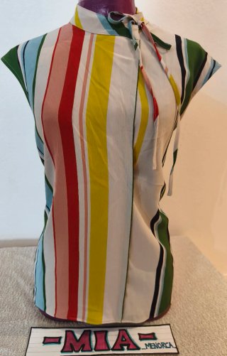 Blusa rayas cuello botón sin mangas