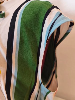 Blusa rayas cuello botón sin mangas