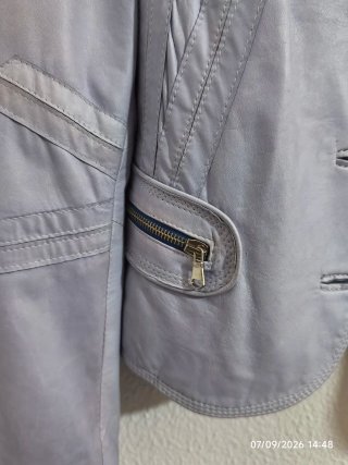 Chaqueta de piel morada