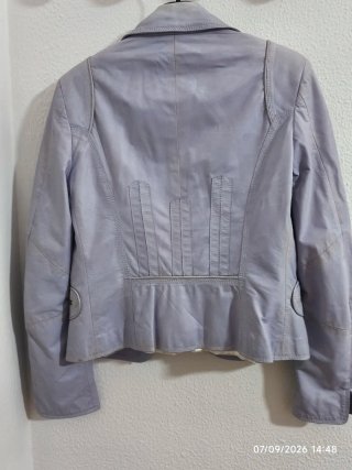 Chaqueta de piel morada