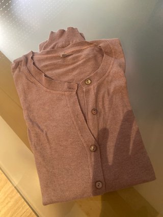Jersey fino rosa con botones