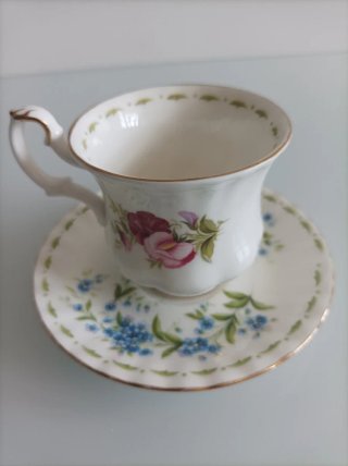 Taza y plato Royal Albert Abril