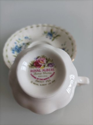 Taza y plato Royal Albert Abril