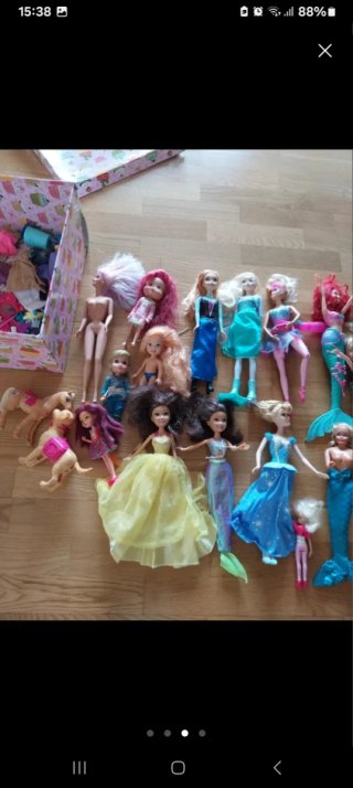 Lote de muñecas Barbie y otras