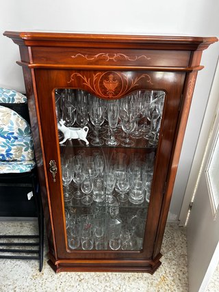 Vitrina Clásica Madera Caoba y Cristal