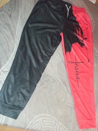 Chándal deportivo rojo y negro