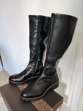 Botas altas negras con cremallera