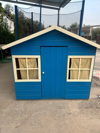 Casita de madera infantil azul