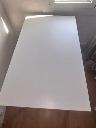 Mesa de comedor blanca de madera