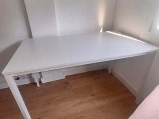 Mesa de comedor blanca de madera
