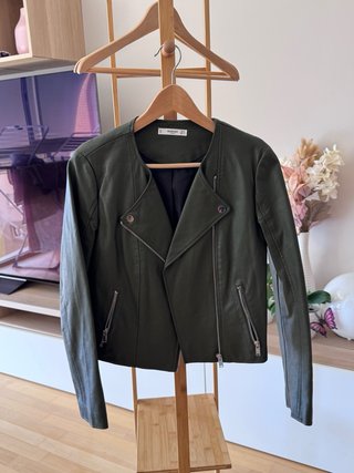 Chaqueta efecto piel Mango verde militar