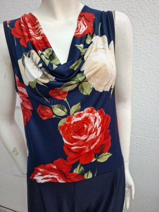 Mono floral azul y rojo