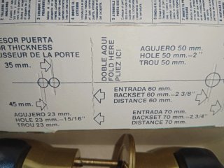 Pomo de cerradura con llaves y pestillo