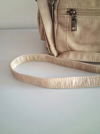 Bolso beige de piel sintética
