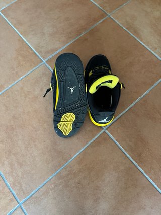 Nike Air Jordan 4 Retro Thunder Nero/Giallo