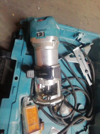 Fresadora Makita con maletín