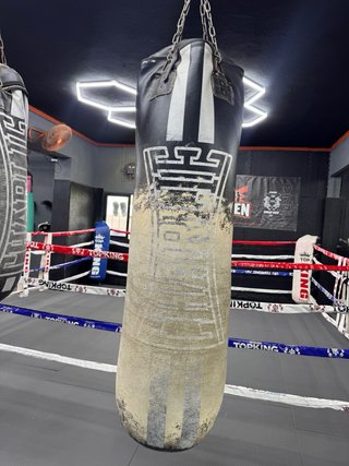 Saco de boxeo CHARLIE usado
