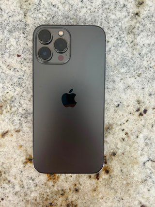 iPhone 13 Pro Max 256gb y 11 fundas