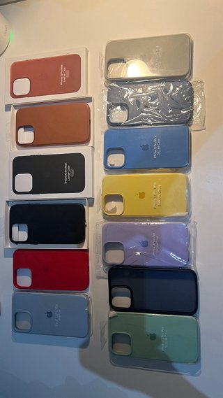 iPhone 13 Pro Max 256gb y 11 fundas