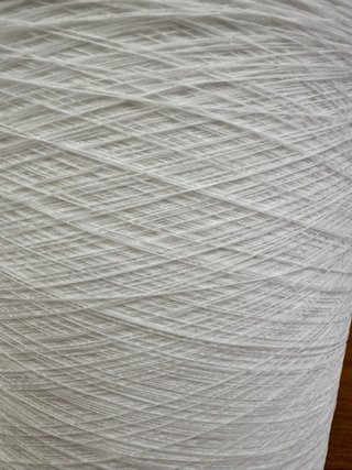 Hilo de poliéster para coser