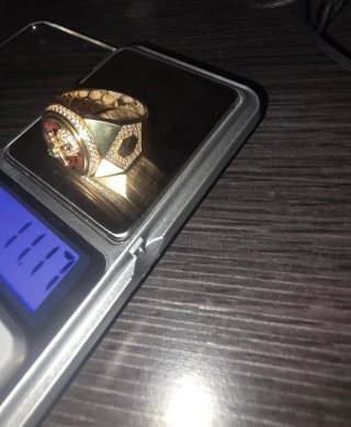 Anillo de oro con dados y ruleta