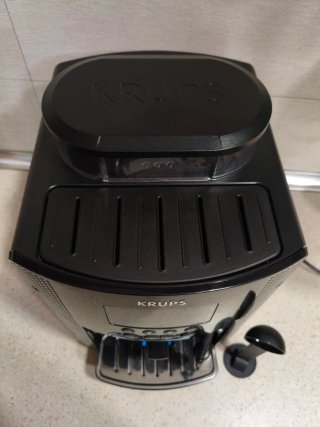 Cafetera Krups Essential EA8160 Negra
