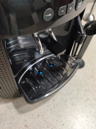 Cafetera Krups Essential EA8160 Negra