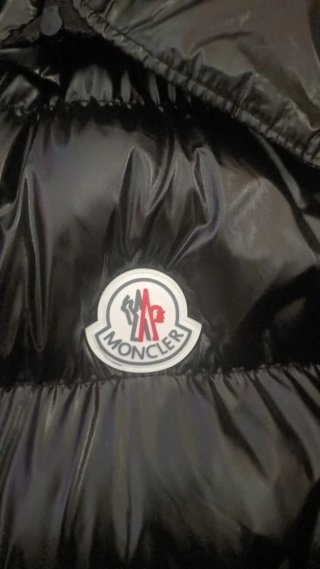 Chaqueta Moncler Negra con Capucha