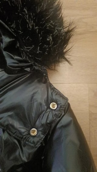Chaqueta Moncler Negra con Capucha