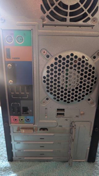 Acer Aspire 120SSD + 500HDD 8GB RAM 12 USB AM3920