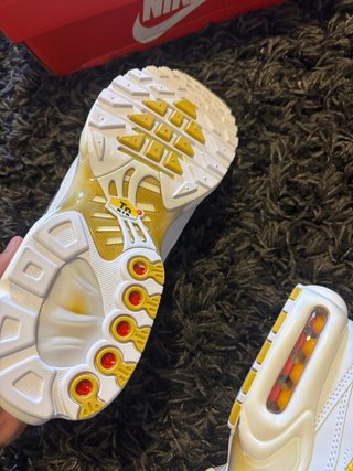 Nike TN Tiempo Blancas y Doradas