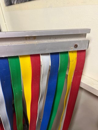 Cortina de cintas de plástico multicolor