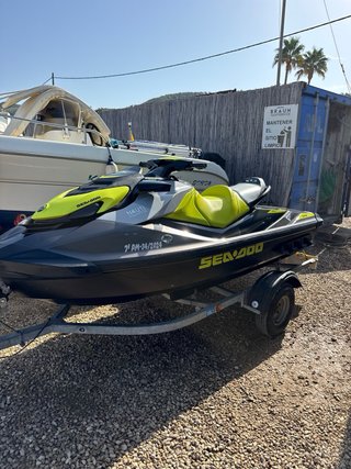 Sea-Doo 230 Negro y Amarillo