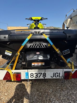 Sea-Doo 230 Negro y Amarillo