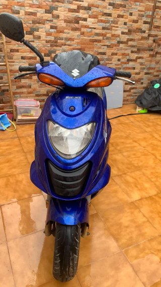 Suzuki Scooter Azul y Negro