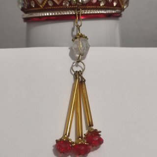 3 Pulseras Rojas con Dijes Dorados