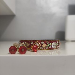 3 Pulseras Rojas con Dijes Dorados