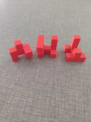 Cubo de rompecabezas rojo