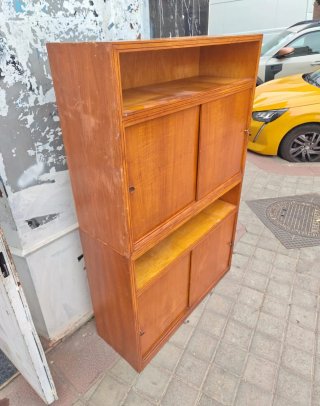 Mueble librero de madera maciza vintage
