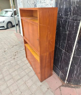 Mueble librero de madera maciza vintage